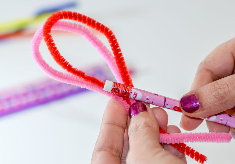 Make the circles of the pipe cleaners