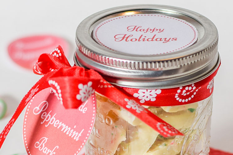 Mason Jar Gifts: Homemade Peppermint Bark