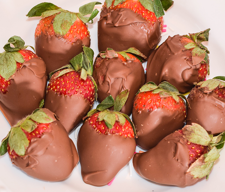 Dry Strawberries with Chocolate